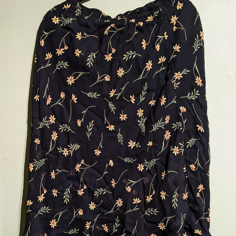 Black with floral print Classique by Shawn midi tiered rayon skirt (medium)